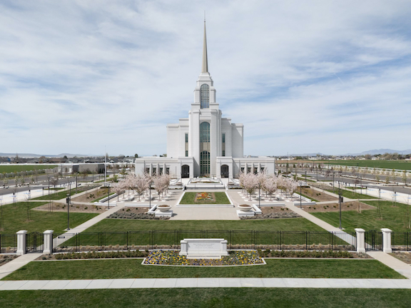 File:Syracuse-Utah-Temple.jpg