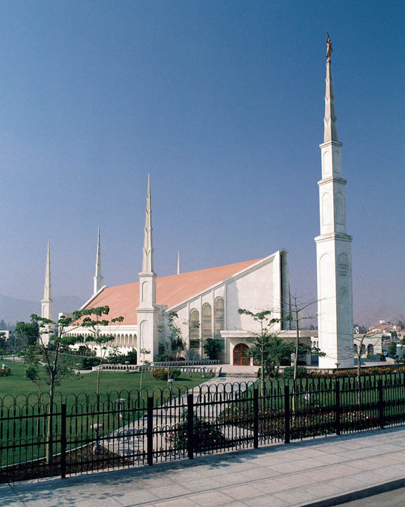 File:Mormon Temple Lima Peru.jpg