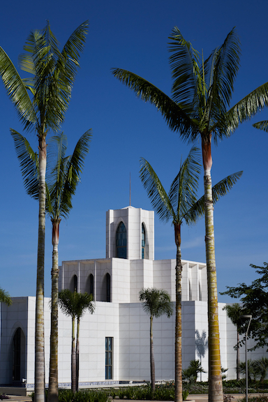 Brasilia-temple-2.jpg